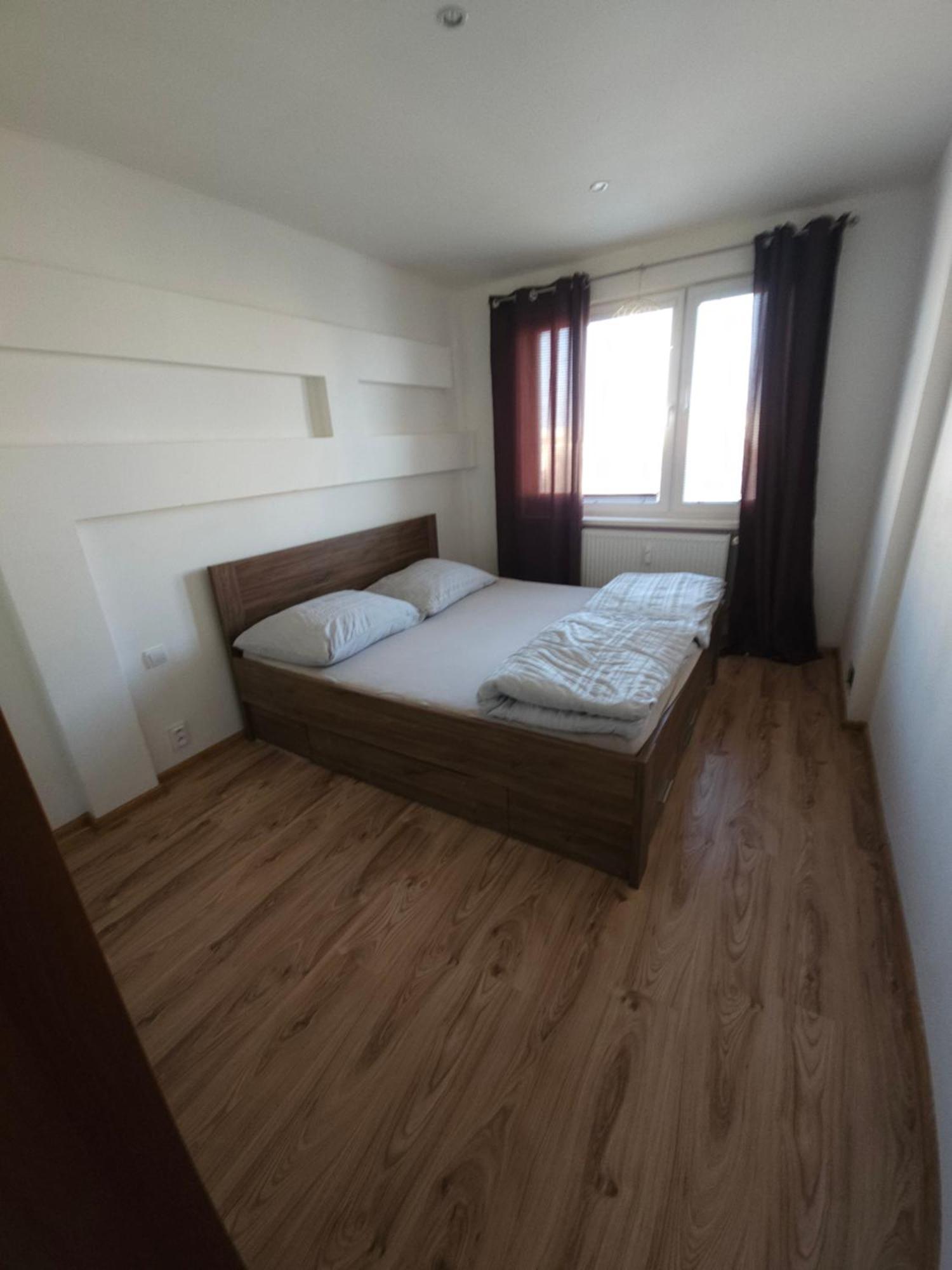 3 Izbovy Byt Prievidza Habitación foto